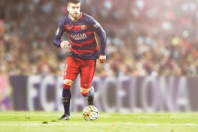 欧冠十六强：巴黎再遭逆转“魔咒”缠身 主帅一句“心态崩了”上热搜